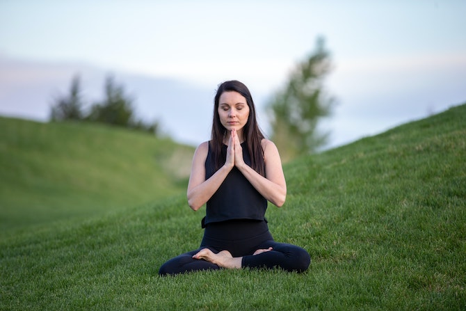 Meditace může být jednou z alternativních metod léčby migrény